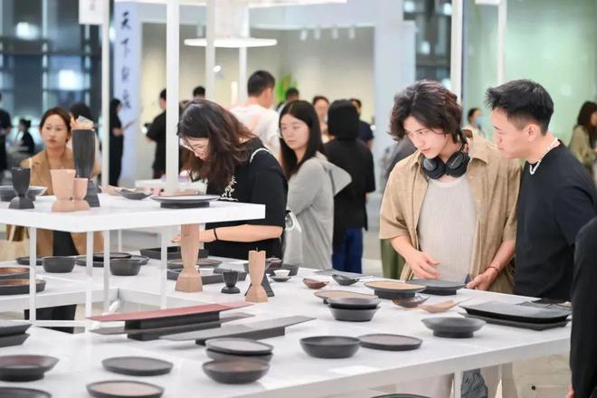南宫官网下载链接“设想上海”2025｜以兽性化设想共话安康人居与立异(图16)